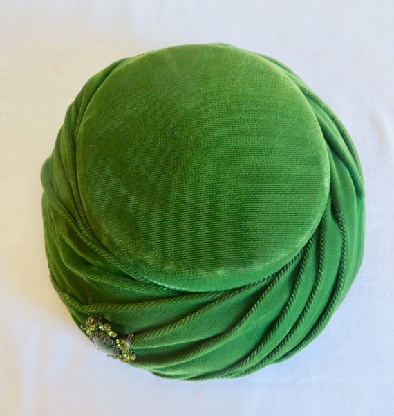 1950's Green Velvet Mushroom Style Hat with Glass… - image 9