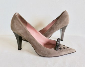 Marc Jacobs Size 38 7.5US Gray Taupe Suede High Heel Pumps Pointy Toes Perforated Lame Trim and Heels 1950's Style Stiletto Heels