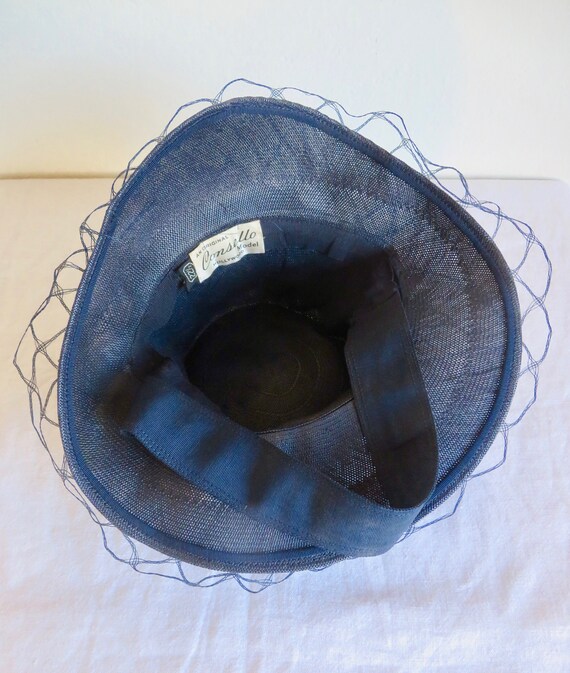 1940's Navy Blue Sisal Straw Tilt Topper Suitor H… - image 9