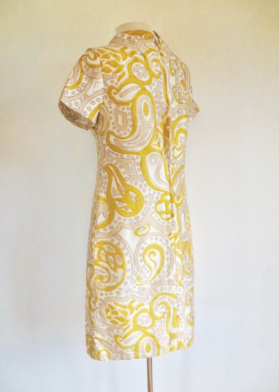 1960's Mod Style Yellow and White Paisley Print A… - image 6