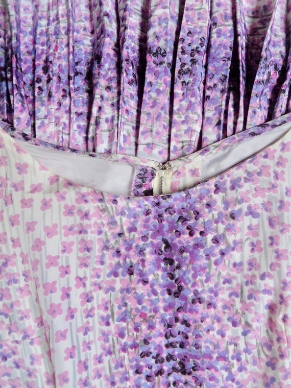 1960's Lavender Purple Pink Floral Print Sleevele… - image 9