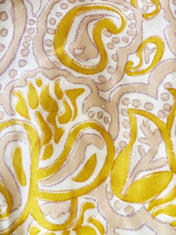 1960's Mod Style Yellow and White Paisley Print A… - image 10