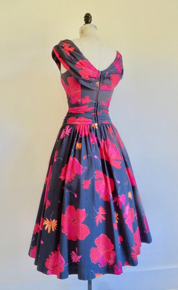 1950's Style Red Black Rose Floral Print Cotton F… - image 6