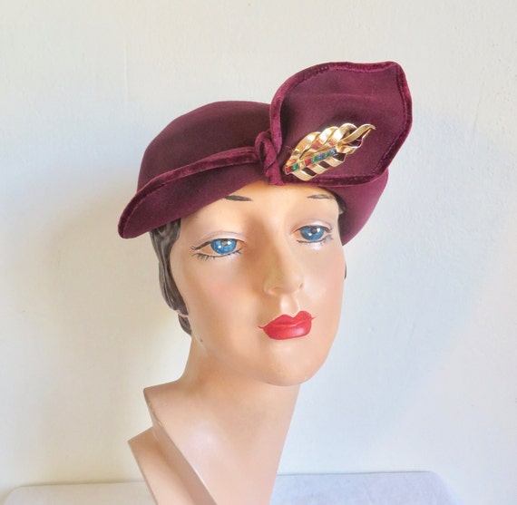 1930's Burgundy Maroon Fur Felt Small Brim Cloche… - image 1