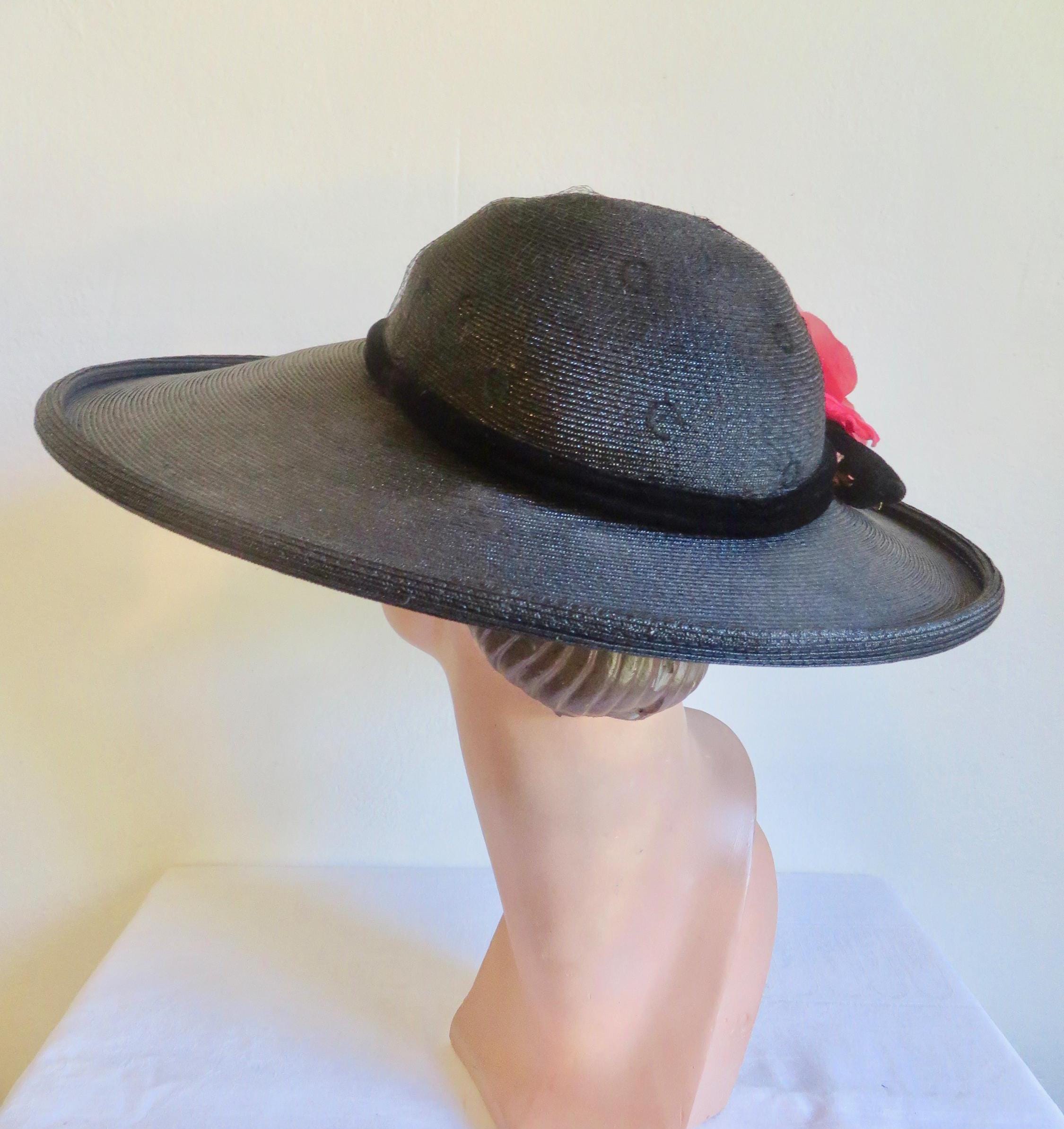 ELEGANT 1950s\' BLACK WIDE BRIM HAT MADE OF CRIN, VELVET & TRIMMED WITH RED ROSES Vintage 1940s Wide Brim Hat With Red Flower, Elastic Chin  main image 2