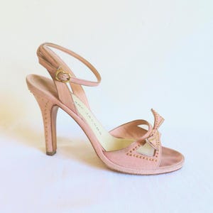 Marc Jacobs Size 38.5, 8 US 1940&#39;s Style PInk Suede Sandal High Heels Front Bow Trim Gold Metal Studs Ankle Strap 2000&#39;s Spring Summer Heels