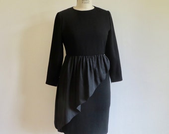 1980's Bill Blass Black Wool Cocktail Dress Taffeta Peplum Long Sleeves LBD American Designer 29.5" Waist Small Medium