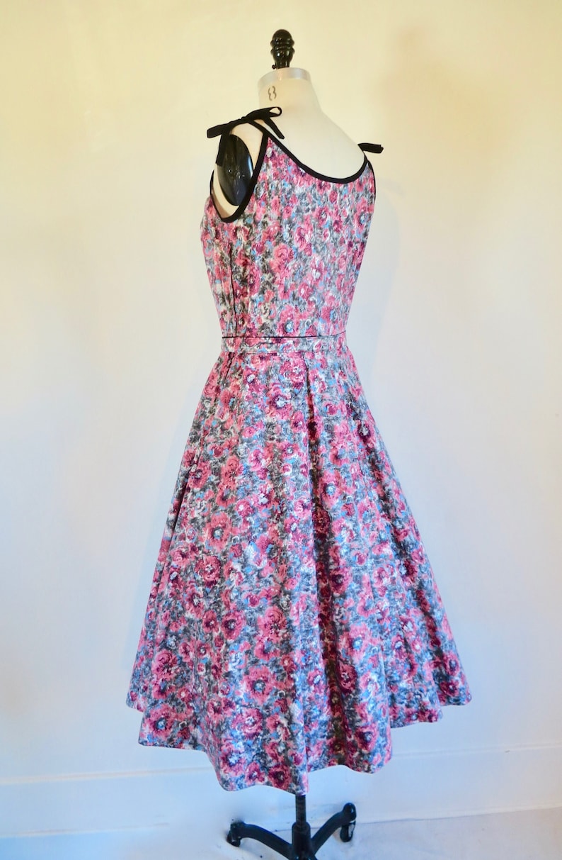 1950's Pink and Gray Cotton Print Fit and Flare Sun Dress Full Skirt Rockabilly Swing Spring Summer 28.5 Medium image 8