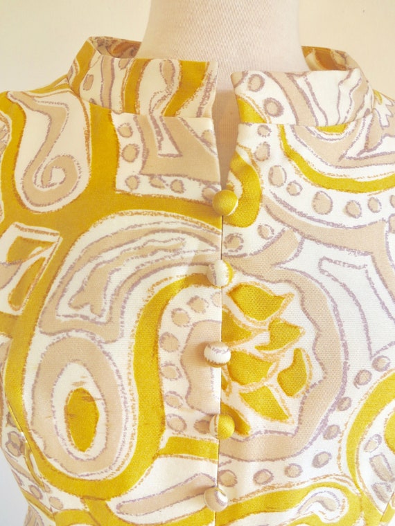 1960's Mod Style Yellow and White Paisley Print A… - image 3