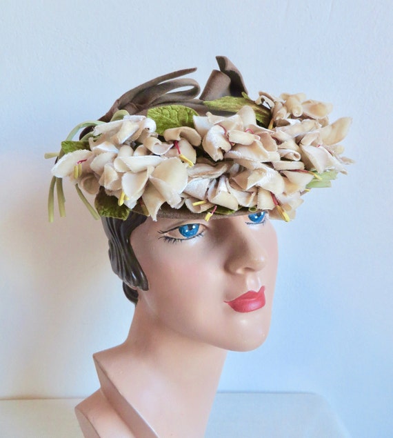 1940's Fawn Brown Felt Tilt Hat with Velvet Roses… - image 3