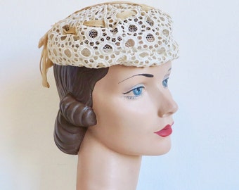 1950's Ivory Cream Lace Beret Style Hat Silk Ties and Bow Bridal Wedding Retro Rockabilly 50's Millinery Modern Miss