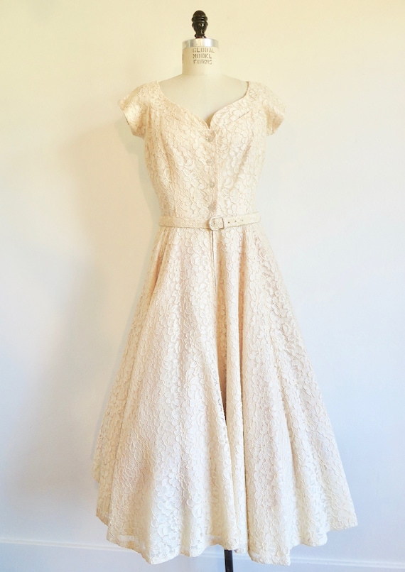 1950's Butter Cream Lace Fit and Flare Dress Swee… - image 10