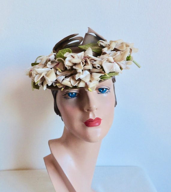 1940's Fawn Brown Felt Tilt Hat with Velvet Roses… - image 2