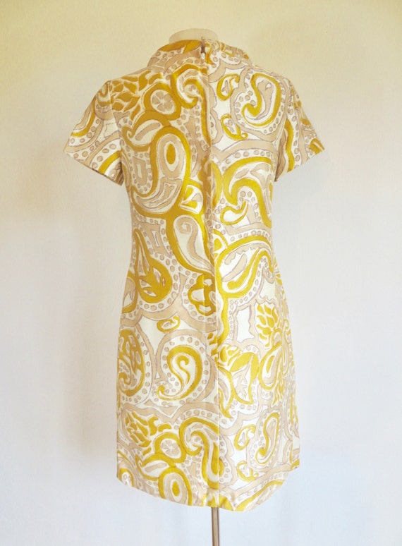 1960's Mod Style Yellow and White Paisley Print A… - image 8