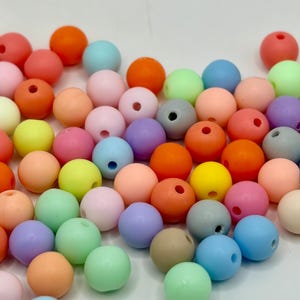 Round Beads – Pearl or Matte Pastel | 100 Count | 12mm Acrylic Beads for Keychains, Bracelets, and Craft Projects