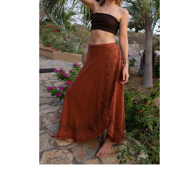 Jupe portefeuille longue, imprimé bloc, style naturel, couleur terre, à franges.