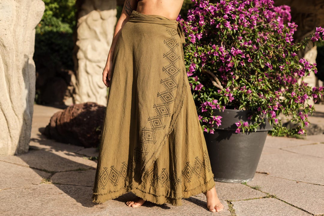 Cut Detailed Long Skirt