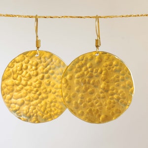 runde goldene Ohrringe, Ohrringe Messing, Plättchen Ohrringe gold, große Ohrringe gold Bild 3