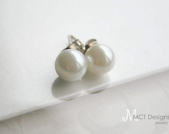 Puces d'oreilles en perles blanches, boucles d'oreilles en perles classiques