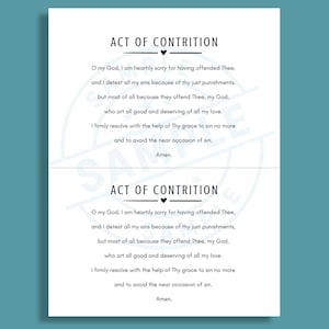 以下が含まれることがあります： 「ACT OF CONTRITION」のテキストと祈りが印刷された2枚の白いカード。カードはティール色の背景にあります。テキストは黒で、テキストの上にハートのシンボルがあります。