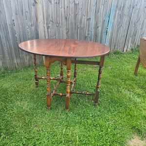 antique  table,  drop leaf, jacobean, dovetail, oval table, wood table,  apartment table , space saver table, spindle table, gate leg,