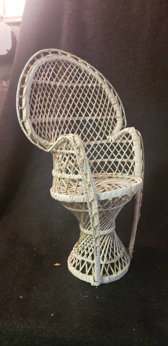 mini wicker chair
