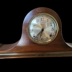 Vintage Ingraham Wood Mantel Clock: Art Deco Wind-Up Timepiece