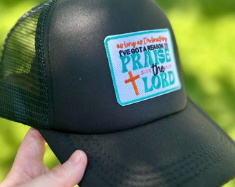 Praise the Lord Trucker Hat – Christian Worship-pet met mesh | Hoed met geborduurde patch 'As Long As I'm Breathing' | Op geloof gebaseerde zwarte hoed