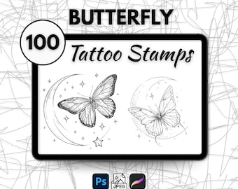 Op de afbeelding: Een digitaal kunstontwerp met een zwarte tablet met twee vlinder tattoo stempel ontwerpen. De tablet is omgeven door de woorden "BUTTERFLY" en "100 Tattoo Stamps". Het ontwerp bevat maan-, ster- en vlinderillustraties.