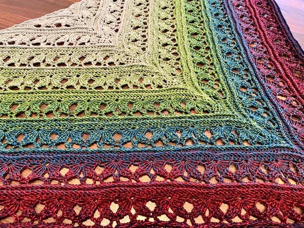 Crochet pattern PDF triangular scarf Papilio – special butterfly pattern with crochet chart and many pictures – suitable for beginners