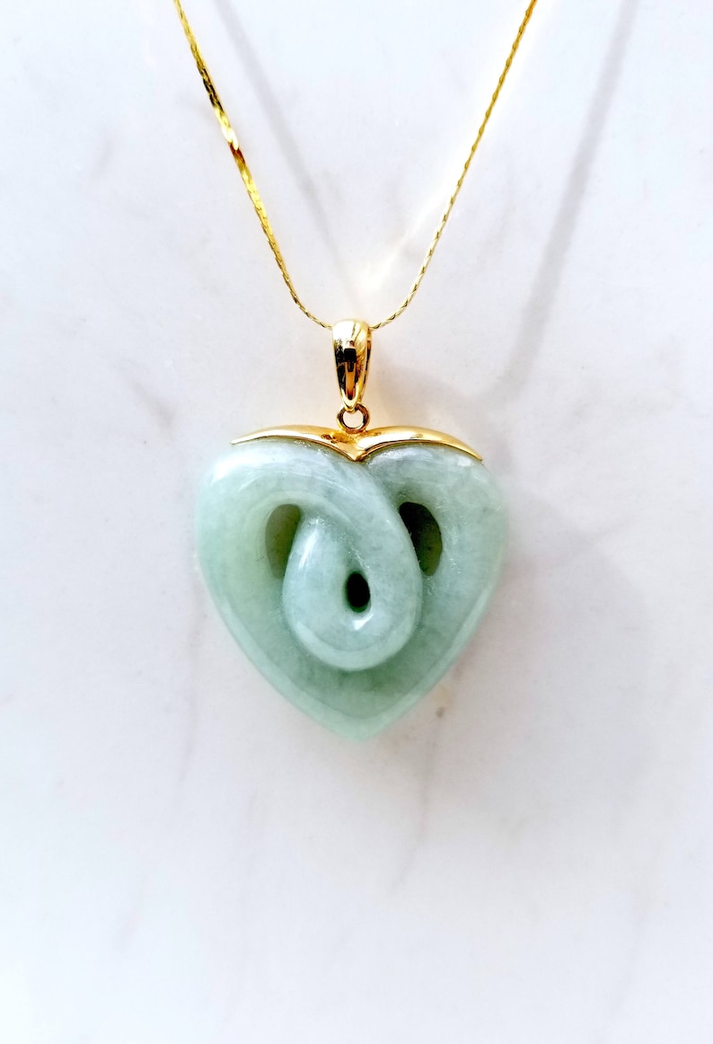 Vintage Jadeite Jade and 14k Solid Yellow gold Heart Knot with 20 inch Chain Valentine/'s Day