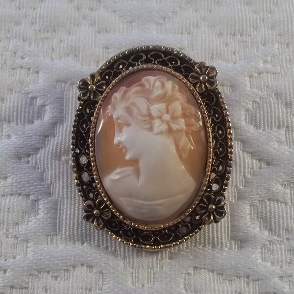 Vintage Shell Cameo Pendant or Brooch in an Ornate Gold Toned Setting