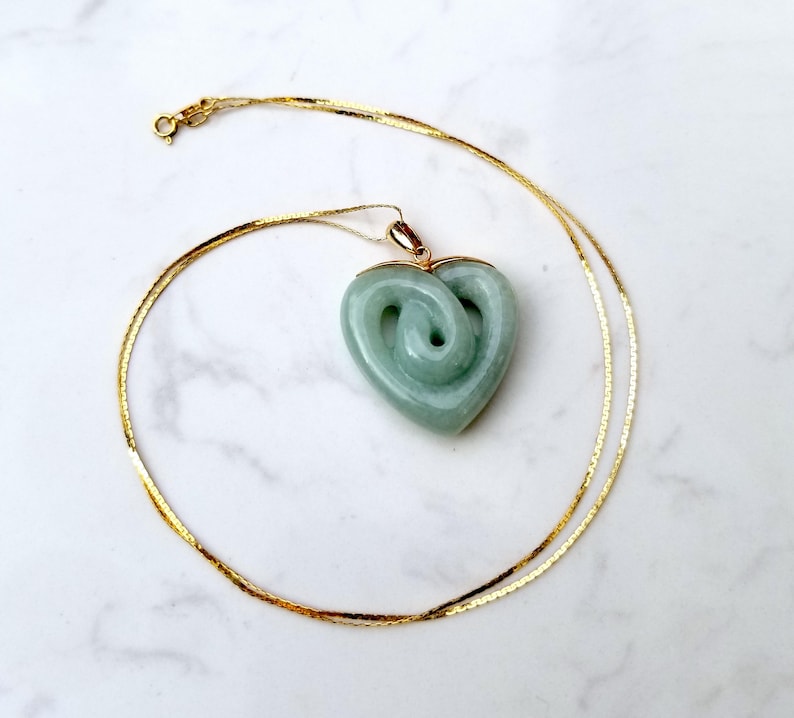 Vintage Jadeite Jade and 14k Solid Yellow gold Heart Knot with 20 inch Chain Valentine/'s Day