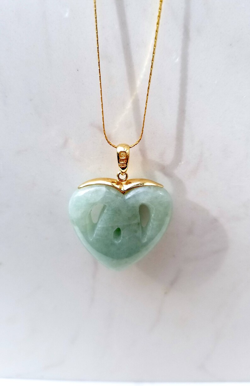 Vintage Jadeite Jade and 14k Solid Yellow gold Heart Knot with 20 inch Chain Valentine/'s Day