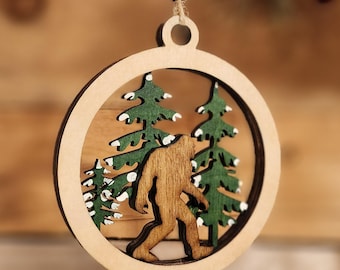 Ornement Sasquatch en bois stratifié, décoration rustique pour sapin de Noël sur le thème de Bigfoot et des bois