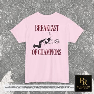 Camiseta com estampa "Café da Manhã dos Campeões" nas costas, Presente ideal para o Natal (inapropriado), Camisetas que arrasam, Presentes engraçados para casais, Presentes divertidos e originais imagem 13