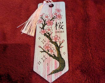 3D gedrucktes Sakura Lesezeichen: Japanische Kirschblüte mit rosa Quaste