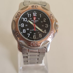 New Swiss Army Men's Watch: Black Dial Stainless Steel 40mm Quartz Luminous