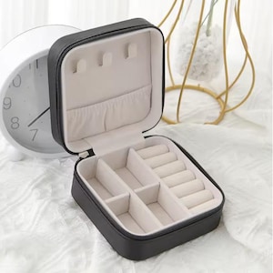 Scatola portaoggetti da viaggio per gioielli, custodia portatile in pelle PU con scomparti per specchio, regalo per donne, damigelle d'onore, viaggio di vacanza