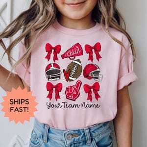 Persönliches Fußball-Kokette Bogen-Shirt, benutzerdefinierter Name Shirt, süßes Fußball-Kleinkind-Shirt, Mädchen-Jubel-Maskottchen-T-Stück, Kokette Bögen Fußball-Team-T-Stück