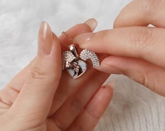 Colar com pingente de coração personalizado e asas de anjo | Colar com pingente de foto personalizado para presentear mãe, esposa, filha, namorada e avó