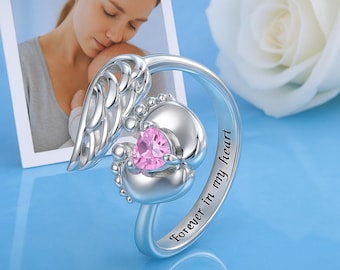Anillo conmemorativo personalizado con alas de ángel y pies de bebé / Base de latón o plata esterlina / Regalo conmemorativo chapado en plata, oro u oro rosa