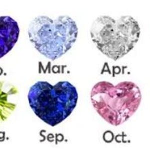 Puede incluir: Una colecci&oacute;n de doce gemas en forma de coraz&oacute;n, cada una representando un mes del a&ntilde;o. Las gemas son de varios colores, incluyendo rojo, azul, verde y morado, con la abreviatura del mes debajo.
