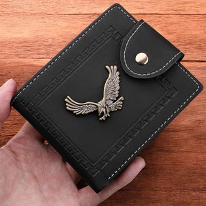 Cartera de cuero para hombre: billetera delgada plegable de PU para tarjetas y efectivo / Cartera corta y elegante con ventana para identificación / Regalo juvenil