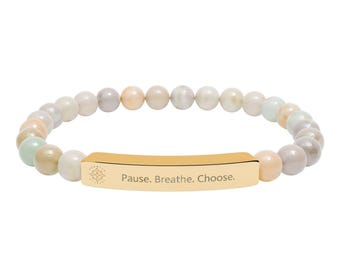 Pauze. Ademen. Kies. Mantra-armband, gegraveerde staafarmband, natuursteenkralen, angstcadeau, kalmerende armband, mindful sieraden