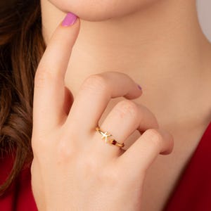 Anillo con letra personalizada, anillo con piedra de nacimiento personalizada, anillo ajustable para mujer, anillo con piedra chapada en oro, anillo con inicial para ella, regalo de cumpleaños único