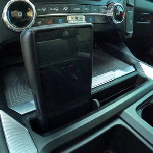 2023+ Ford Super Duty Cable Catch with Optional Phone Retainer