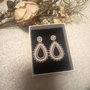 Perlen Ohrringe Ohrstecker Statement Boho Hippie Style flieder und silber Tropfenform