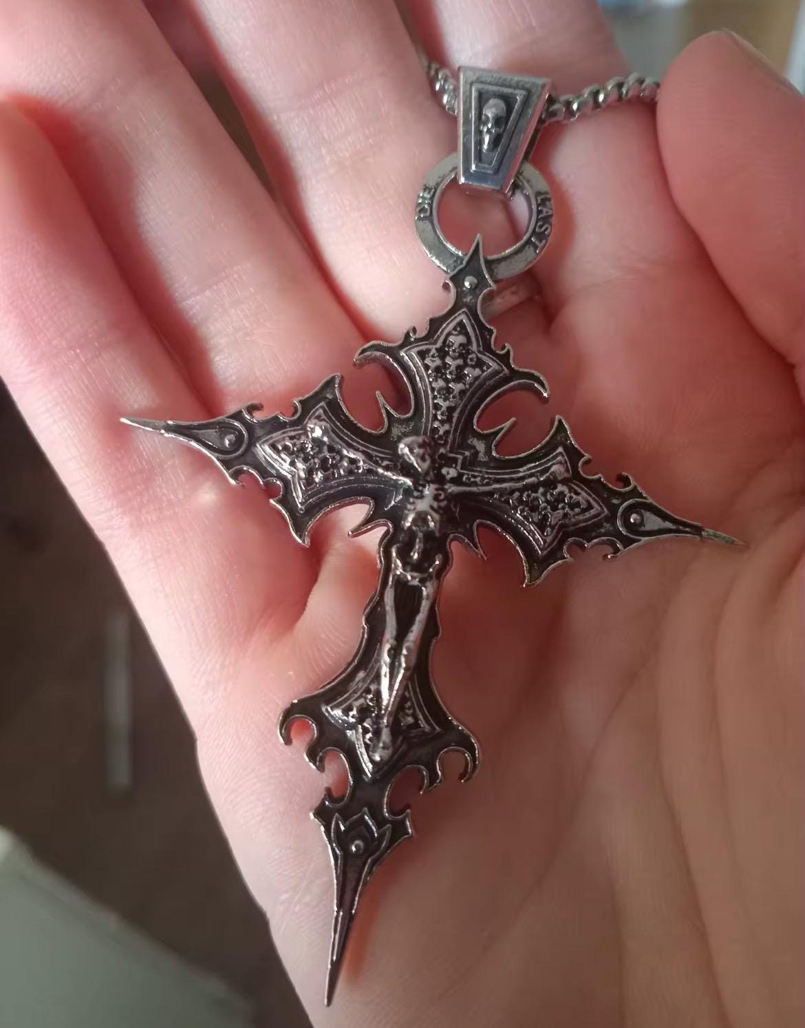 Collier Pendentif Croix Gothique Argenté - En Acier, Style Gothique Moderne