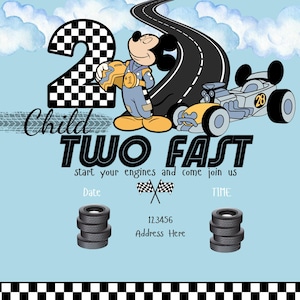 Op de afbeelding: Een lichtblauwe uitnodiging met een racethema. Met Mickey Mouse in een racepak, een raceauto en de tekst "Child Two Fast". Inclusief een geblokte nummer 2, banden en een racebaan.